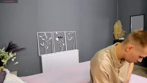 Snapshot of garden_of_eden_ chatting on April 4, 2026, 4:00 am Max and Eva online show from April 4, 2026, 4:00 am