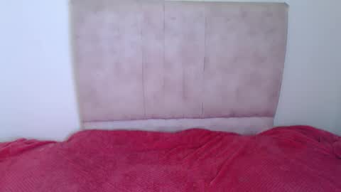 gatita13333321 online show from November 25, 2025, 12:21 am