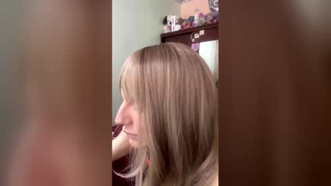 gatita_033 online show from April 23, 2026, 3:25 pm