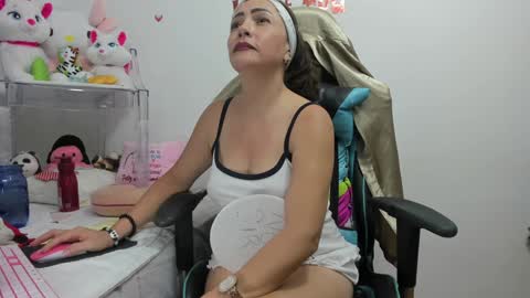 Snapshot of gatitasexy_hot_wet4u chatting on December 12, 2024, 2:04 am Mfe online show from December 12, 2024, 2:04 am