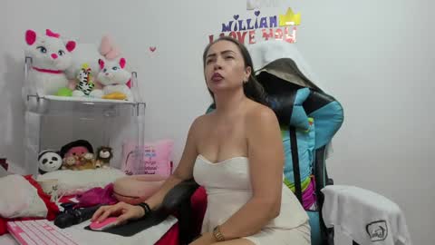 Snapshot of gatitasexy_hot_wet4u chatting on December 14, 2024, 9:45 pm Mfe online show from December 14, 2024, 9:45 pm