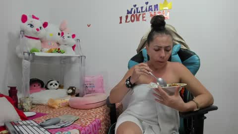Snapshot of gatitasexy_hot_wet4u chatting on January 22, 2025, 1:31 am Mfe online show from January 22, 2025, 1:31 am