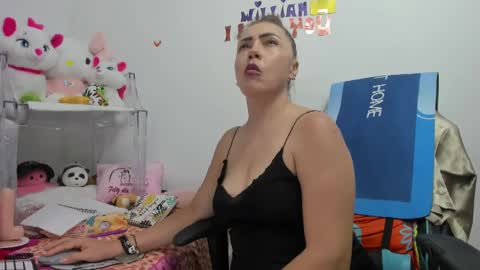 Snapshot of gatitasexy_hot_wet4u chatting on March 6, 2025, 1:37 am Mfe online show from March 6, 2025, 1:37 am