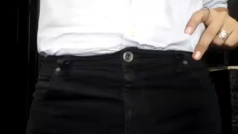 Snapshot of gato6131 chatting on February 18, 2025, 2:49 pm gato6131 online show from February 18, 2025, 2:49 pm