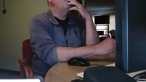 gavineverett3 online show from October 26, 2025, 10:25 pm