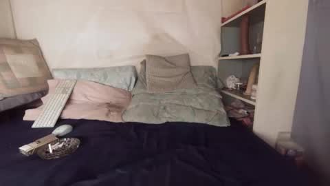 gayrobbin online show from November 5, 2025, 10:59 am