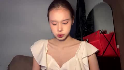 ChaRisa online show from April 13, 2026, 11:32 pm