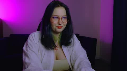 Vi online show from November 4, 2025, 4:39 pm