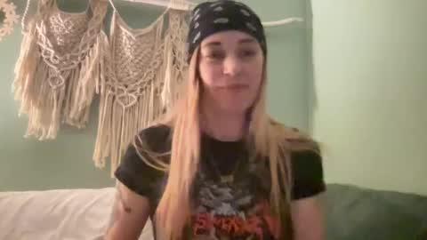 Snapshot of gemmyrosee chatting on February 14, 2025, 10:17 am gemmyrosee online show from February 14, 2025, 10:17 am