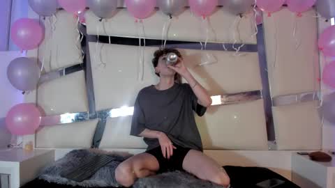 Snapshot of genesis_ask chatting on October 31, 2025, 10:33 pm Genesis online show from October 31, 2025, 10:33 pm