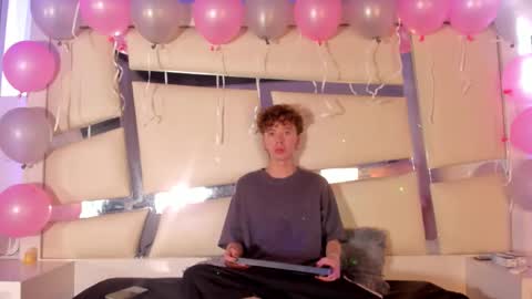 Snapshot of genesis_ask chatting on November 1, 2025, 8:11 pm Genesis online show from November 1, 2025, 8:11 pm