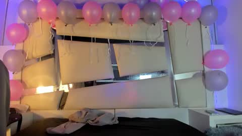 Snapshot of genesis_ask chatting on November 4, 2025, 3:05 am Genesis online show from November 4, 2025, 3:05 am