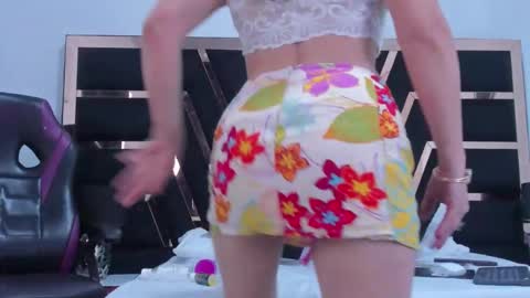 Snapshot of genesis_lunar chatting on October 11, 2025, 8:18 pm genesis_lunar online show from October 11, 2025, 8:18 pm