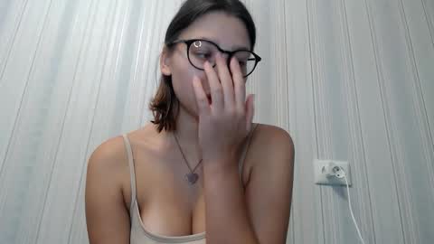 genev__ievee online show from November 23, 2025, 6:41 pm