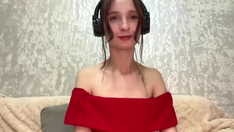 Riana online show from April 8, 2026, 1:33 pm