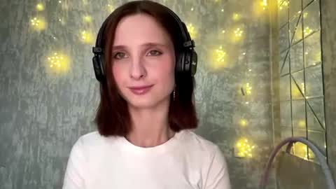 Riana online show from April 12, 2026, 11:15 am