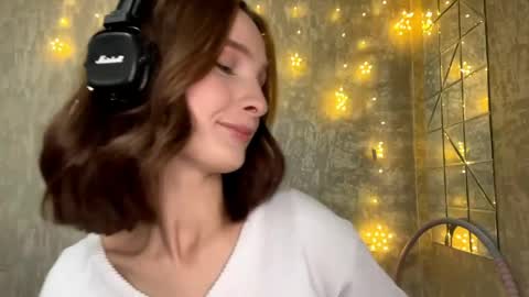 Riana online show from April 13, 2026, 1:05 pm