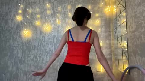 Riana online show from April 14, 2026, 3:29 pm