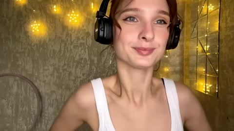 Riana online show from April 16, 2026, 3:07 am