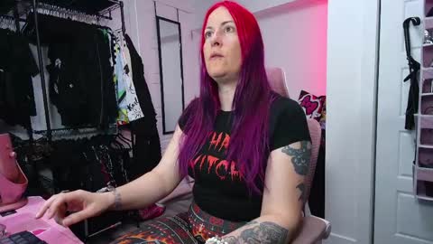 Snapshot of gennyrock chatting on April 25, 2026, 1:41 pm Genny Rock and online show from April 25, 2026, 1:41 pm