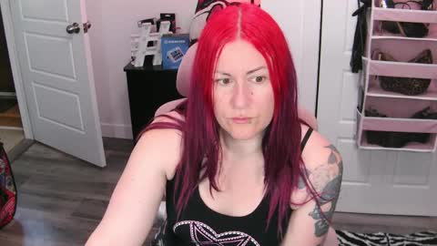 Snapshot of gennyrock chatting on May 17, 2026, 4:58 pm Genny Rock and online show from May 17, 2026, 4:58 pm