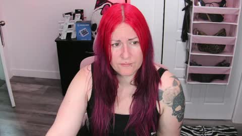 Snapshot of gennyrock chatting on May 25, 2026, 4:13 pm Genny Rock and online show from May 25, 2026, 4:13 pm