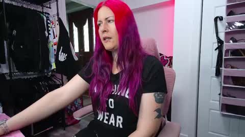 Snapshot of gennyrock chatting on May 28, 2026, 2:47 pm Genny Rock and online show from May 28, 2026, 2:47 pm