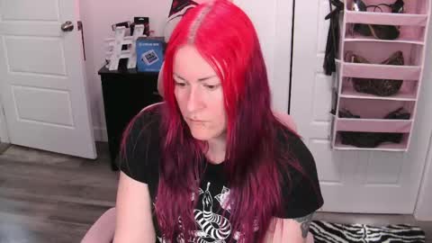 Snapshot of gennyrock chatting on May 30, 2026, 4:15 pm Genny Rock and online show from May 30, 2026, 4:15 pm