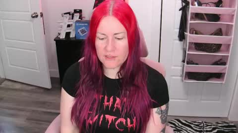 Snapshot of gennyrock chatting on June 1, 2026, 2:52 pm Genny Rock and online show from June 1, 2026, 2:52 pm