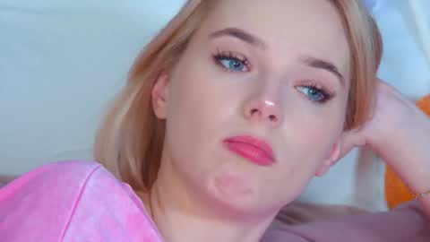 GentleRossi online show from December 3, 2025, 5:33 pm