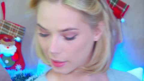 GentleRossi online show from December 17, 2025, 1:39 pm