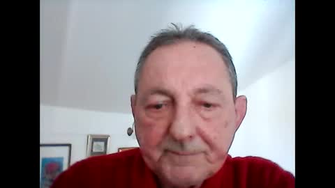 Snapshot of georg1412 chatting on April 8, 2026, 9:42 am georg1412 online show from April 8, 2026, 9:42 am