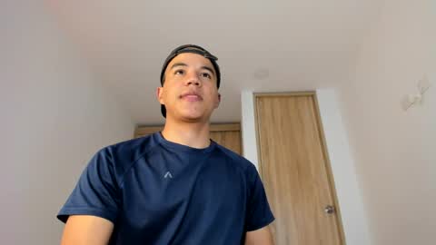 Snapshot of george_cams1 chatting on May 20, 2026, 3:02 am Jorge online show from May 20, 2026, 3:02 am