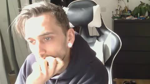 georgek0011 online show from April 4, 2026, 5:10 pm