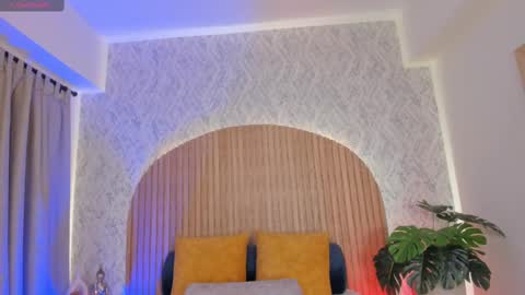 Kendal  online show from September 26, 2025, 1:59 pm