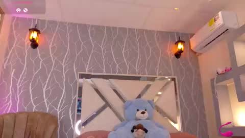    online show from October 23, 2025, 12:15 pm