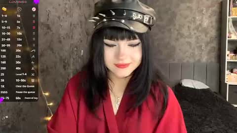 EmelyWoodes online show from June 11, 2026, 6:33 am