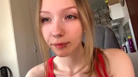 Snapshot of gertrudeuran chatting on June 19, 2026, 4:39 am Sophie online show from June 19, 2026, 4:39 am