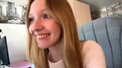Snapshot of gertrudeuran chatting on June 29, 2026, 4:52 am Sophie online show from June 29, 2026, 4:52 am