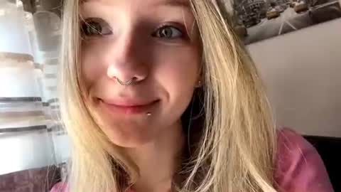 Snapshot of gertrudeuran chatting on July 3, 2026, 5:58 am Sophie online show from July 3, 2026, 5:58 am