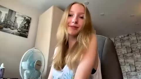 Snapshot of gertrudeuran chatting on July 10, 2026, 4:17 am Sophie online show from July 10, 2026, 4:17 am