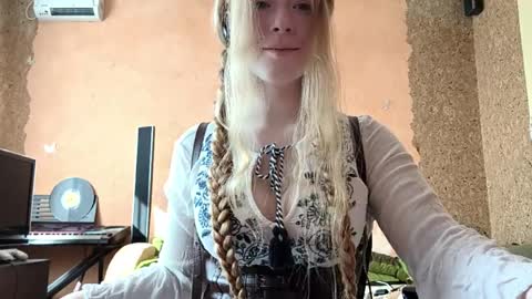 Kate online show from April 7, 2026, 11:15 pm