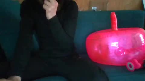 yessiyou online show from February 23, 2025, 3:51 pm