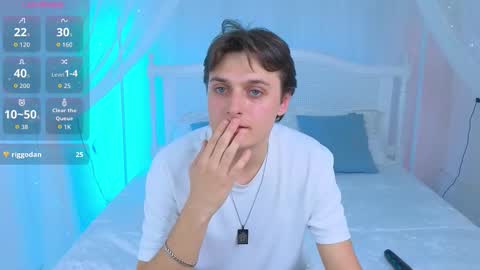 Alex online show from October 31, 2025, 6:42 pm