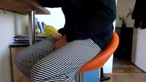 ghets2083 online show from April 16, 2026, 8:37 am