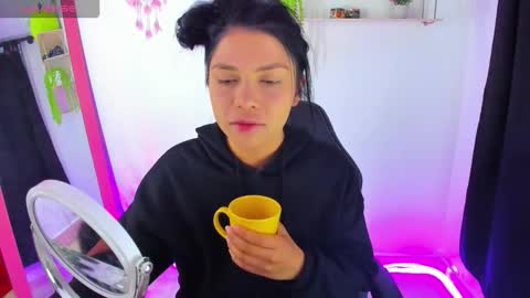 giaaaa   online show from December 21, 2025, 10:28 pm