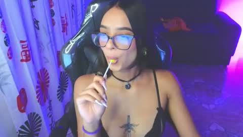 gia_flame_ online show from September 24, 2025, 5:44 am