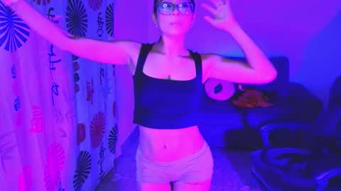 gia_flame_ online show from October 28, 2025, 2:15 am