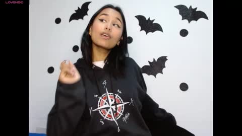 Gia Lee online show from October 28, 2025, 2:59 am