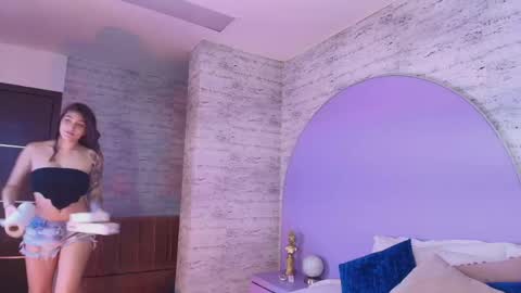 Snapshot of giaa_ross chatting on May 27, 2026, 7:55 pm Gia online show from May 27, 2026, 7:55 pm